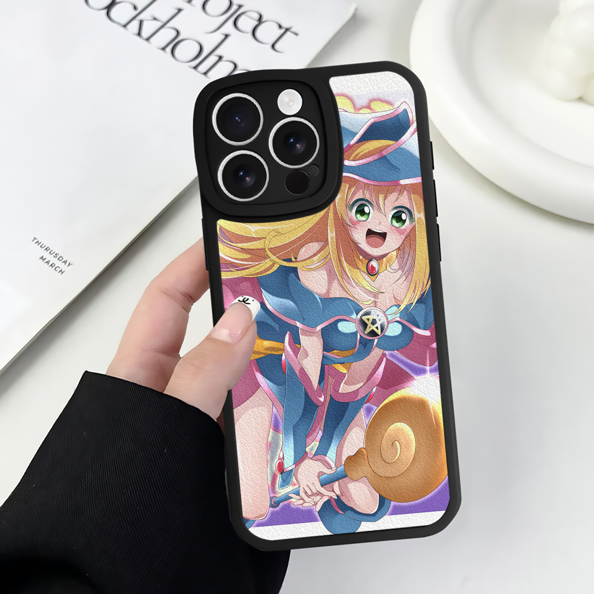 （画像用） 遊☆戯☆王 Yu-Gi-Oh! 【iPhone 16シリーズ対応】シリコンスマホケース（レザー調） 材質：シリコン